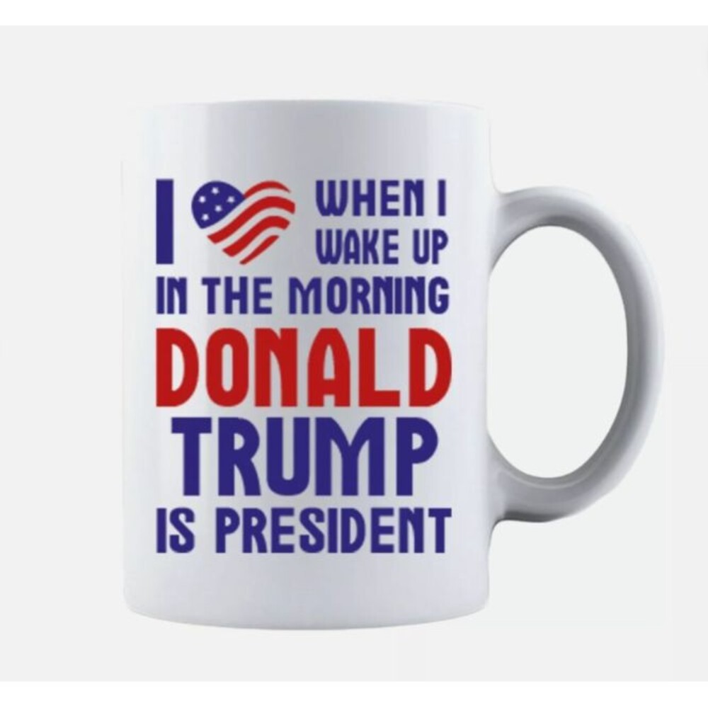 I Love When I Wake Up in The Morning and Donald Trump is PresidentMug Heart Flag